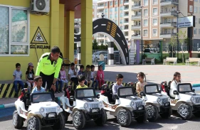 Haliliye'de miniklere trafik eğitimi: Minyatür şehirde trafik kuralları öğreniyorlar