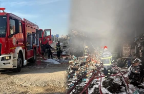 Şanlıurfa’da büyük depo yangını! Tonlarca malzemeden geriye kül kaldı