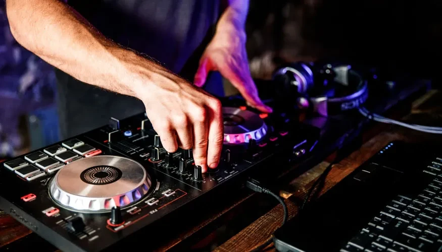 DJ'lik: müzik dünyasının anahtarı