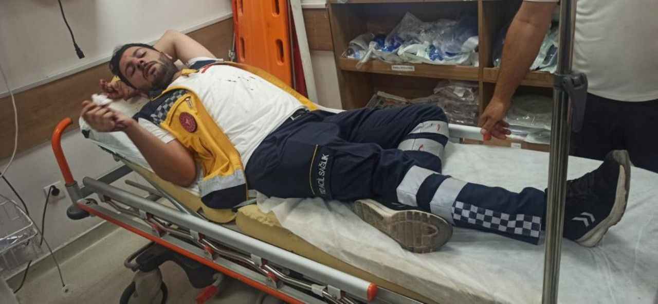 Urfa'da trafik terörü! Ambulans şoförünün burnunu kırdı