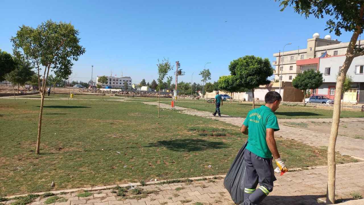 Viranşehir’de belediye ekiplerinin temizlik çalışması sürüyor