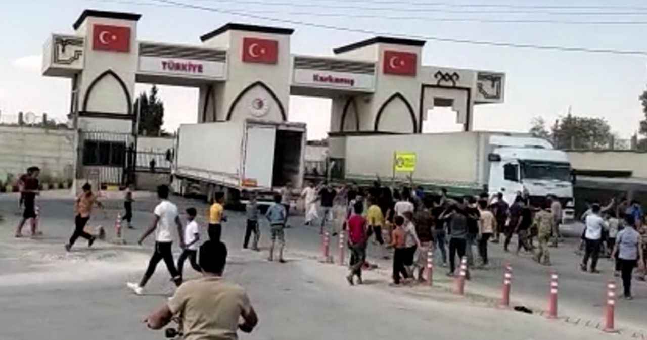 Akçakale’nin sınır komşusu Tel Abyad’da Türkiye karşıtı protesto (-EK)