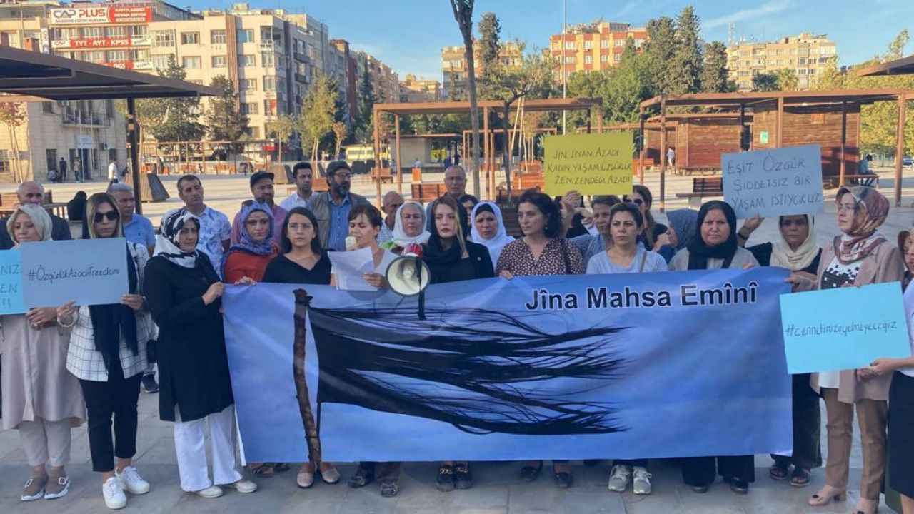 Urfalı kadınlar İran'da Masha Amini'nin katledilmesini protesto etti
