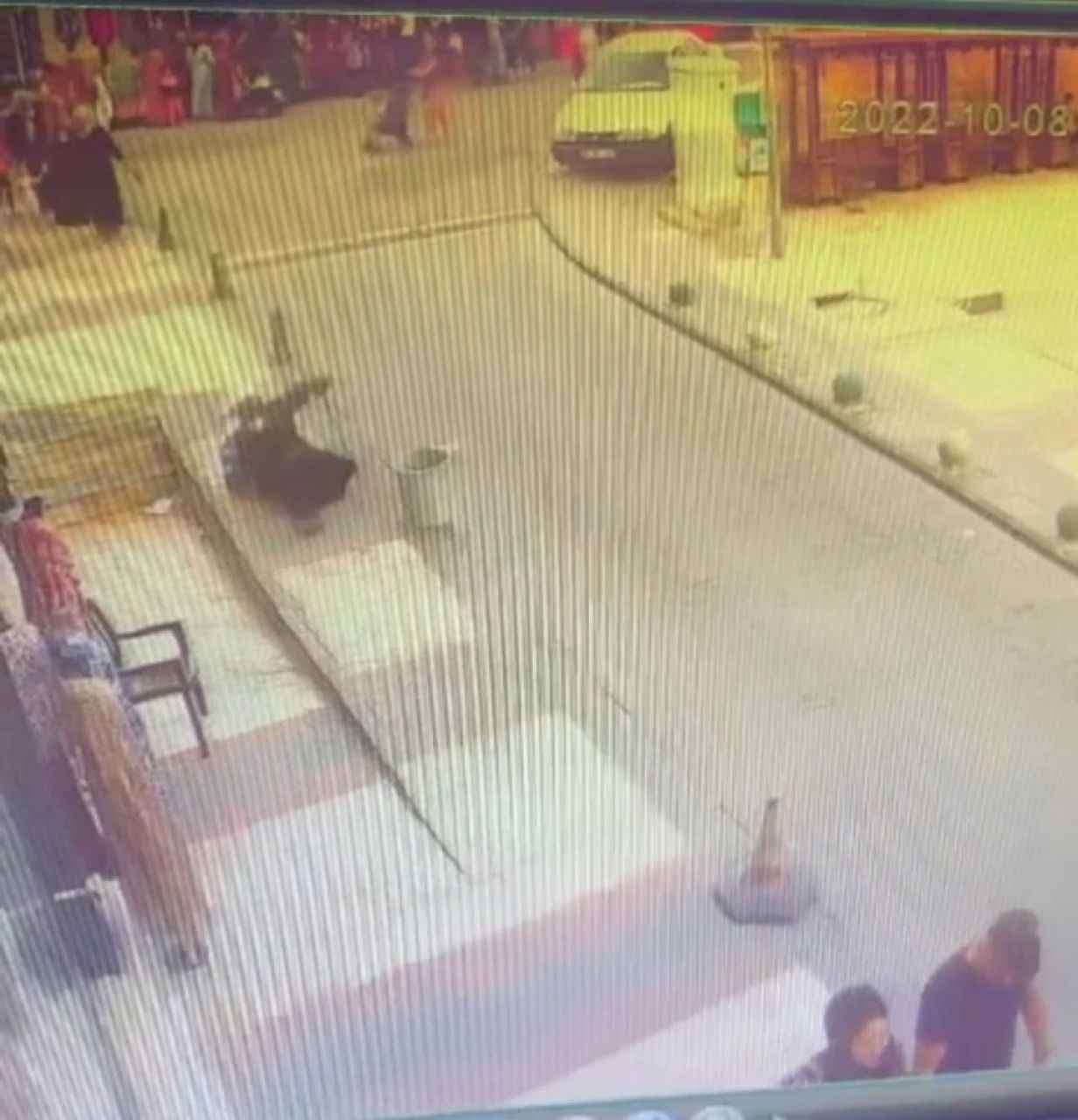 Urfa'da kaldırımda kayarak düşen kadın hastanelik oldu