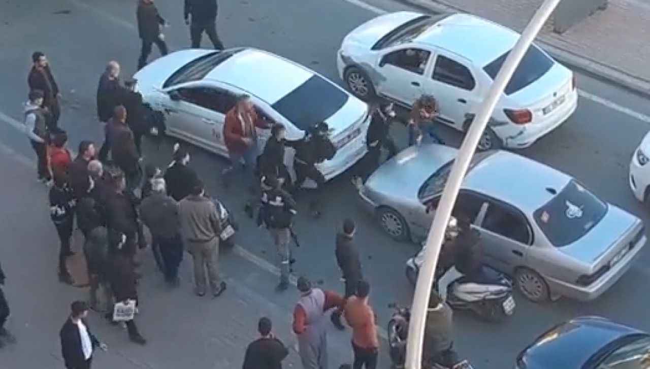 Urfa'da 'yol verme' kavgası kamerada