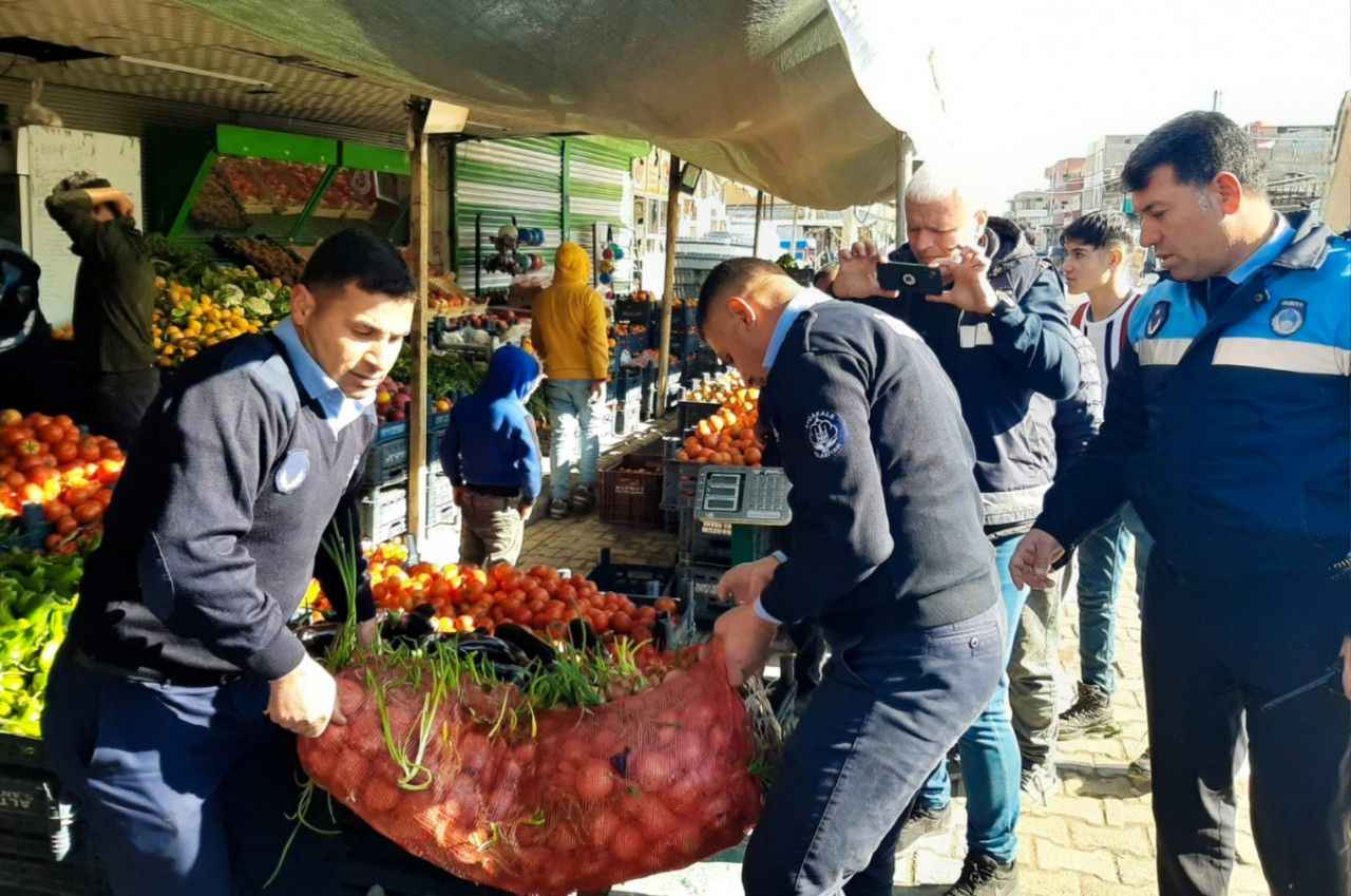 Urfa'da 1 ton bozuk gıda ele geçirildi!