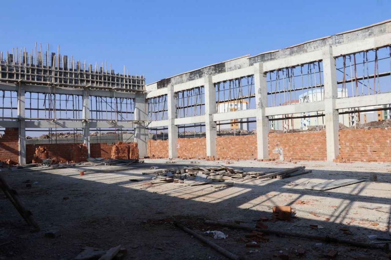 Karaköprü'de kapalı spor salonu inşaatı hızla yükseliyor