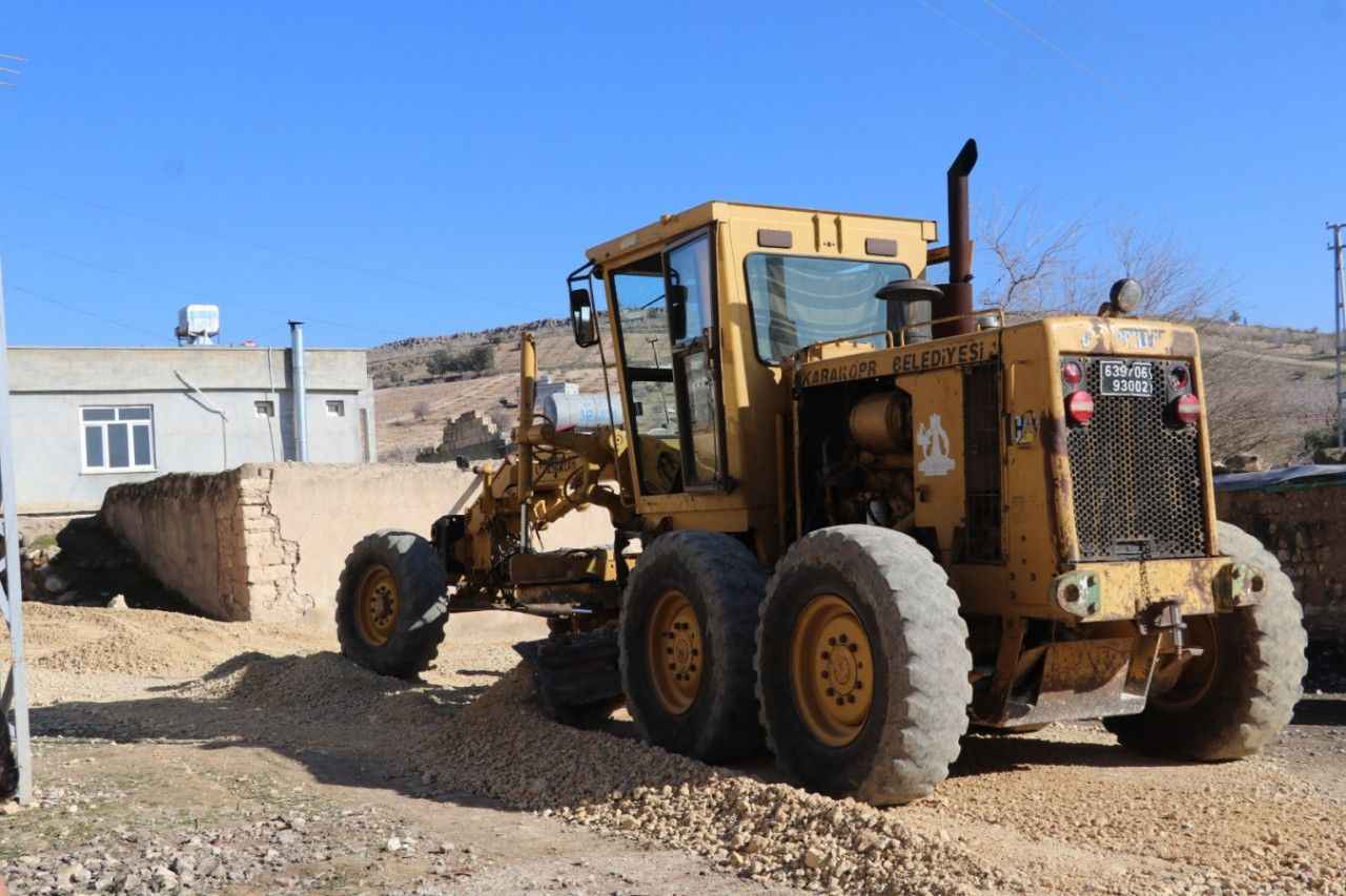 Karaköprü’de kırsal Kuşluca Mahallesinde yol çalışması