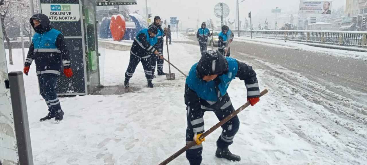 Eyyübiye’de karla mücadele ekipleri sahada
