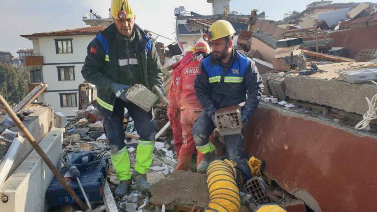 Enerji ve Tabii Kaynaklar Bakanlığı duyurdu: 2 bin 103 madenci deprem bölgesinde