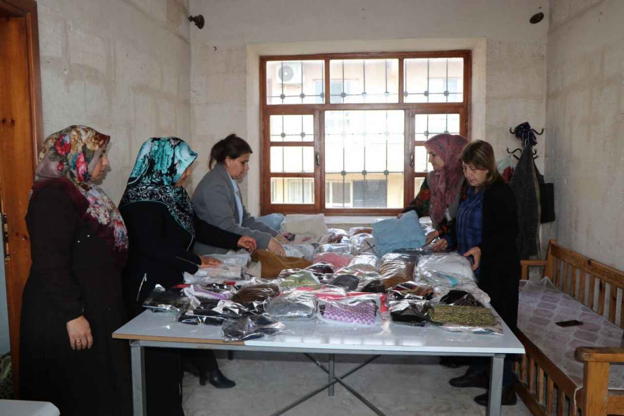 Viranşehir Belediyesinden depremzedeler için kışlık giysi desteği