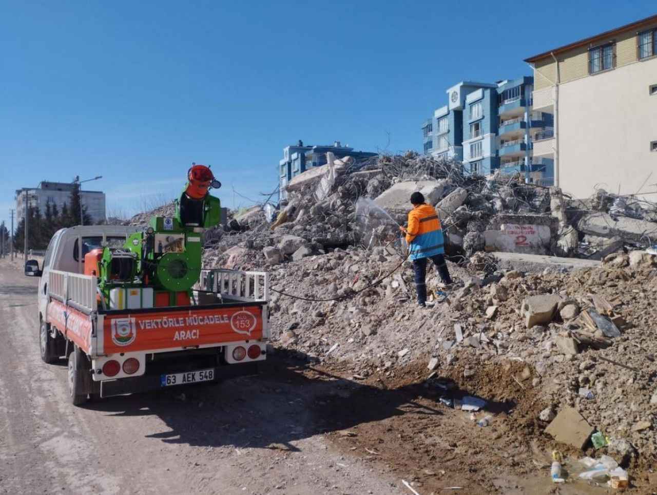 Büyükşehir’den komşu il Adıyaman'da ilaçlama çalışması