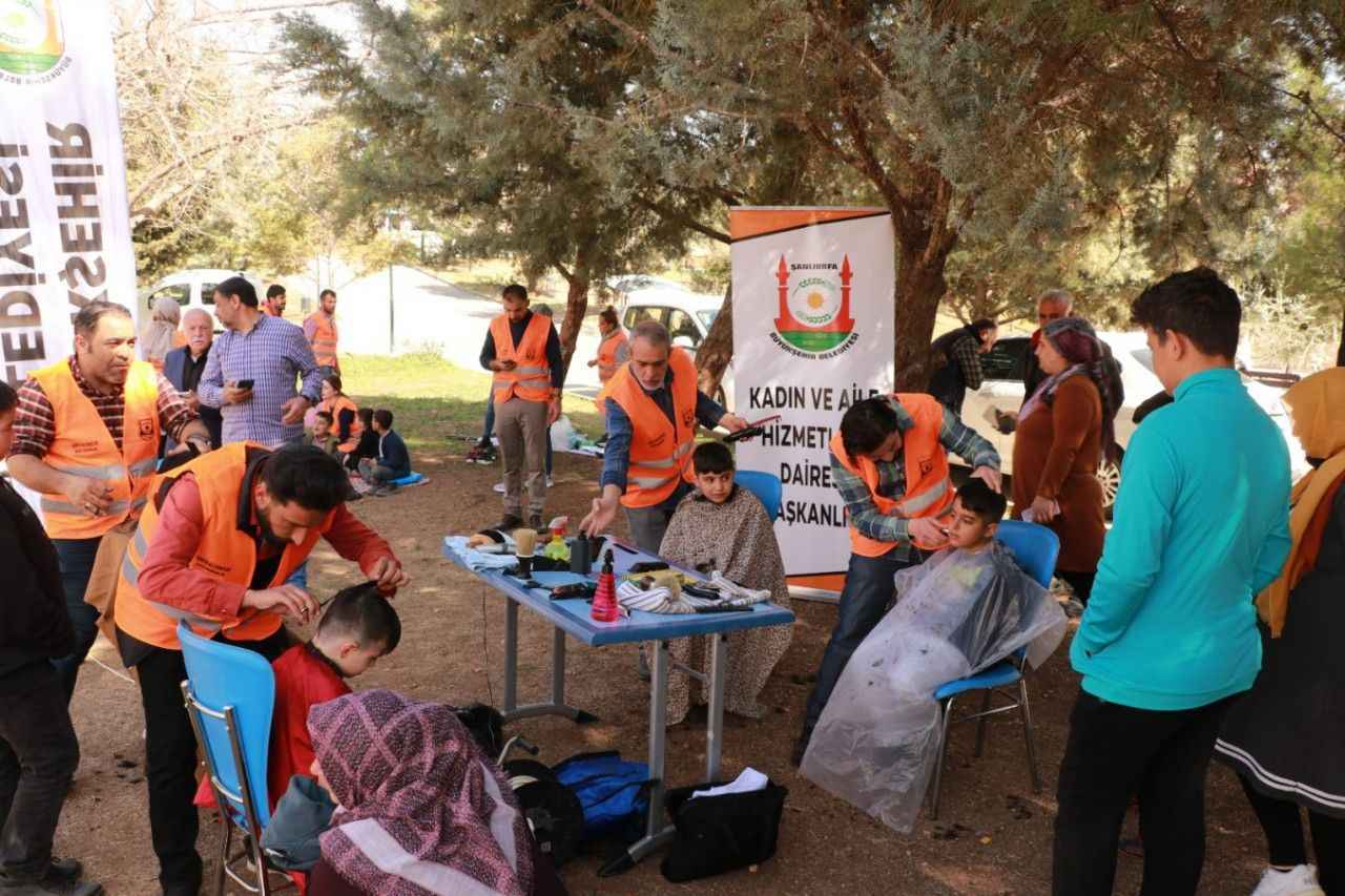 Büyükşehir’den depremzedeler için kuaför çadırı