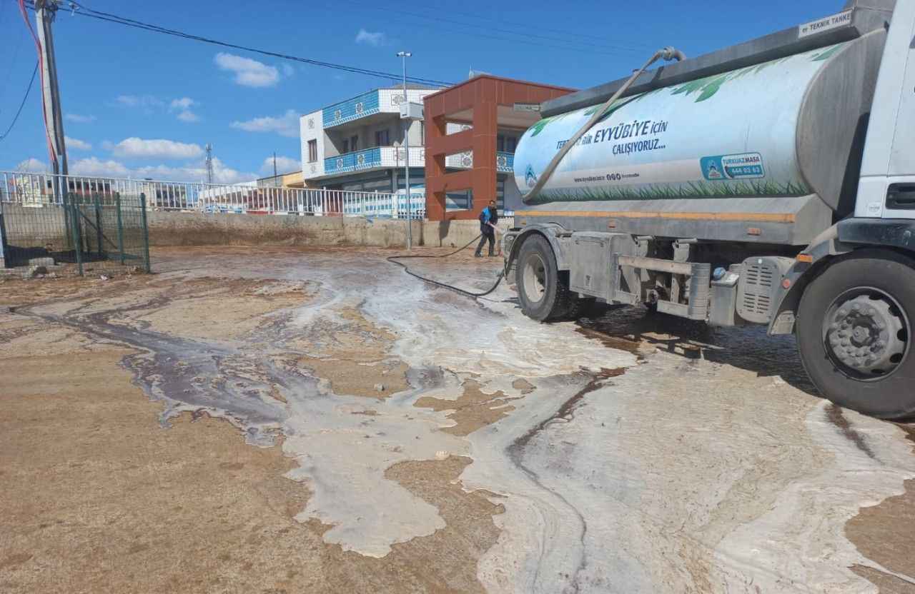 Eyyübiye Belediyesi hayvan pazarını dezenfekte etti