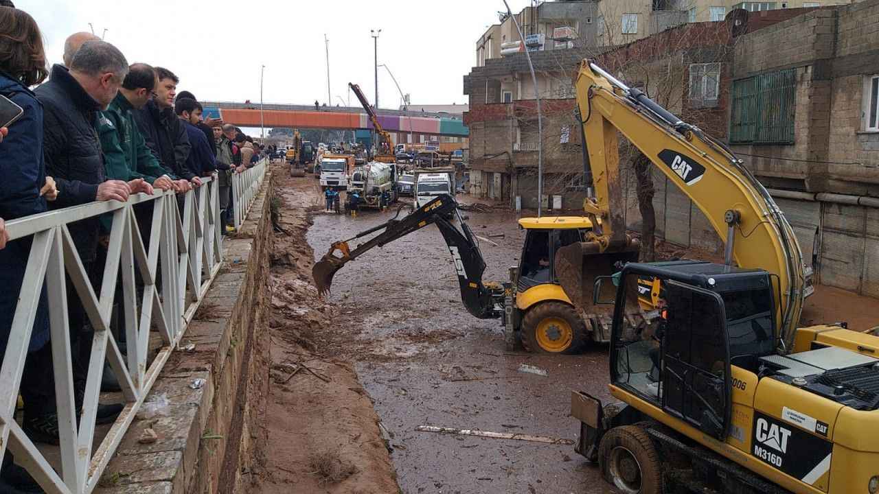 Urfa’da bakanlar arama kurtarma çalışmalarını inceledi