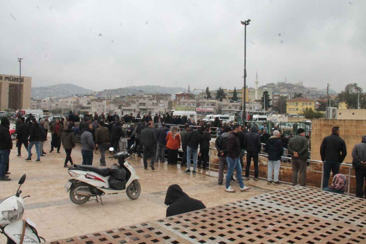 Şanlıurfa’da otoparkta 150 araç sular altında