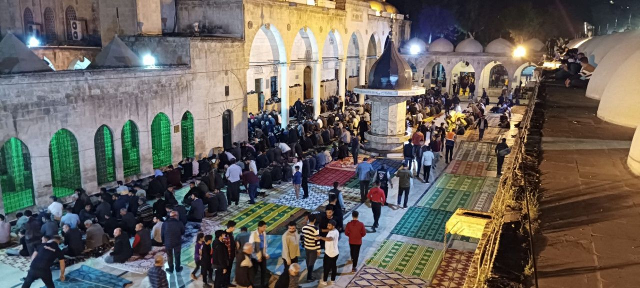 Urfa'da Kadir Gecesi'nde camiler doldu taştı