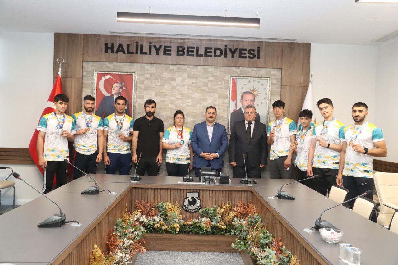 Başkan Canpolat, Türkiye şampiyonu sporcuları ödüllendirdi