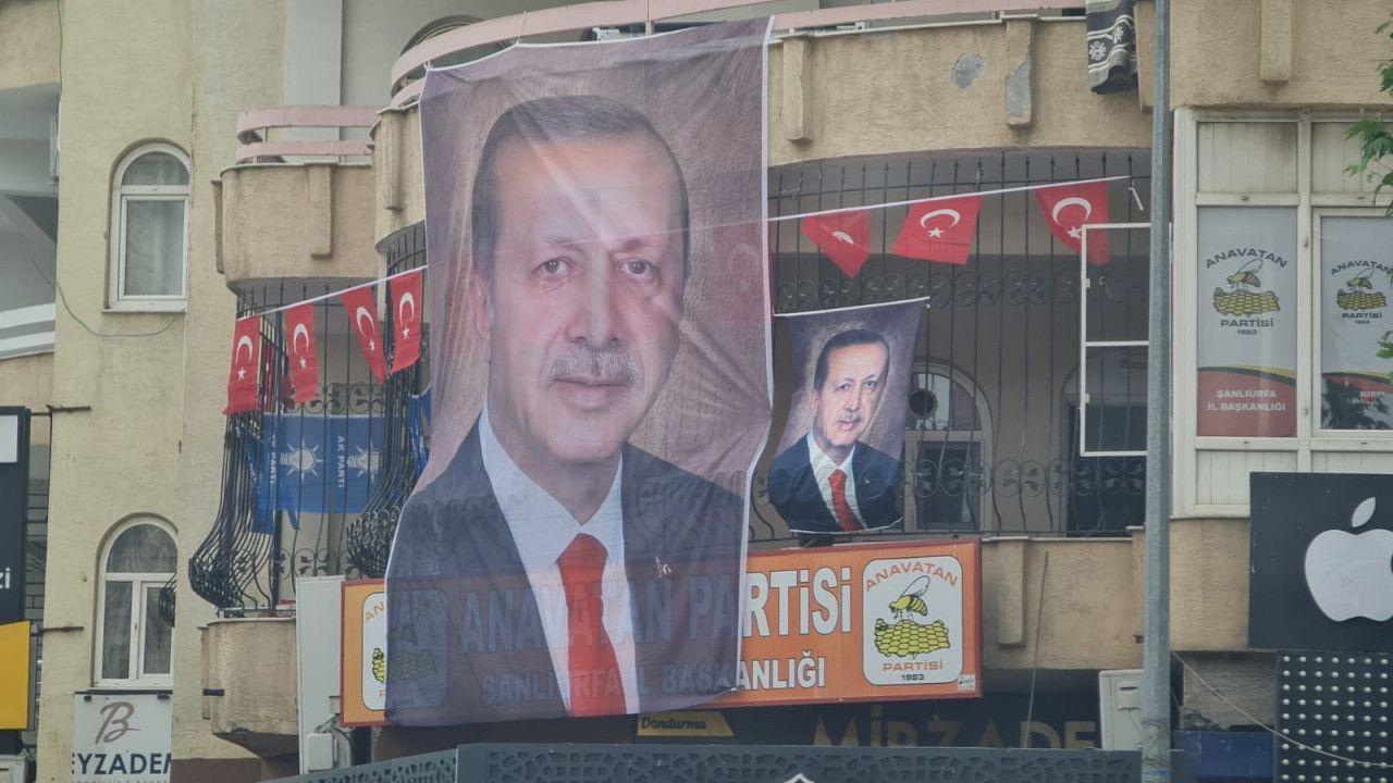 Anavatan Partisi Şanlıurfa İl Başkanlığına Erdoğan resmi asıldı