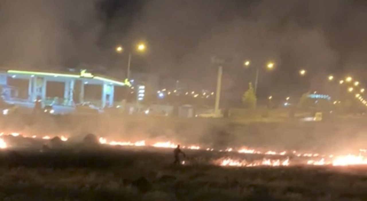 Karaköprü’de atılan izmarit tarlada yangına neden oldu
