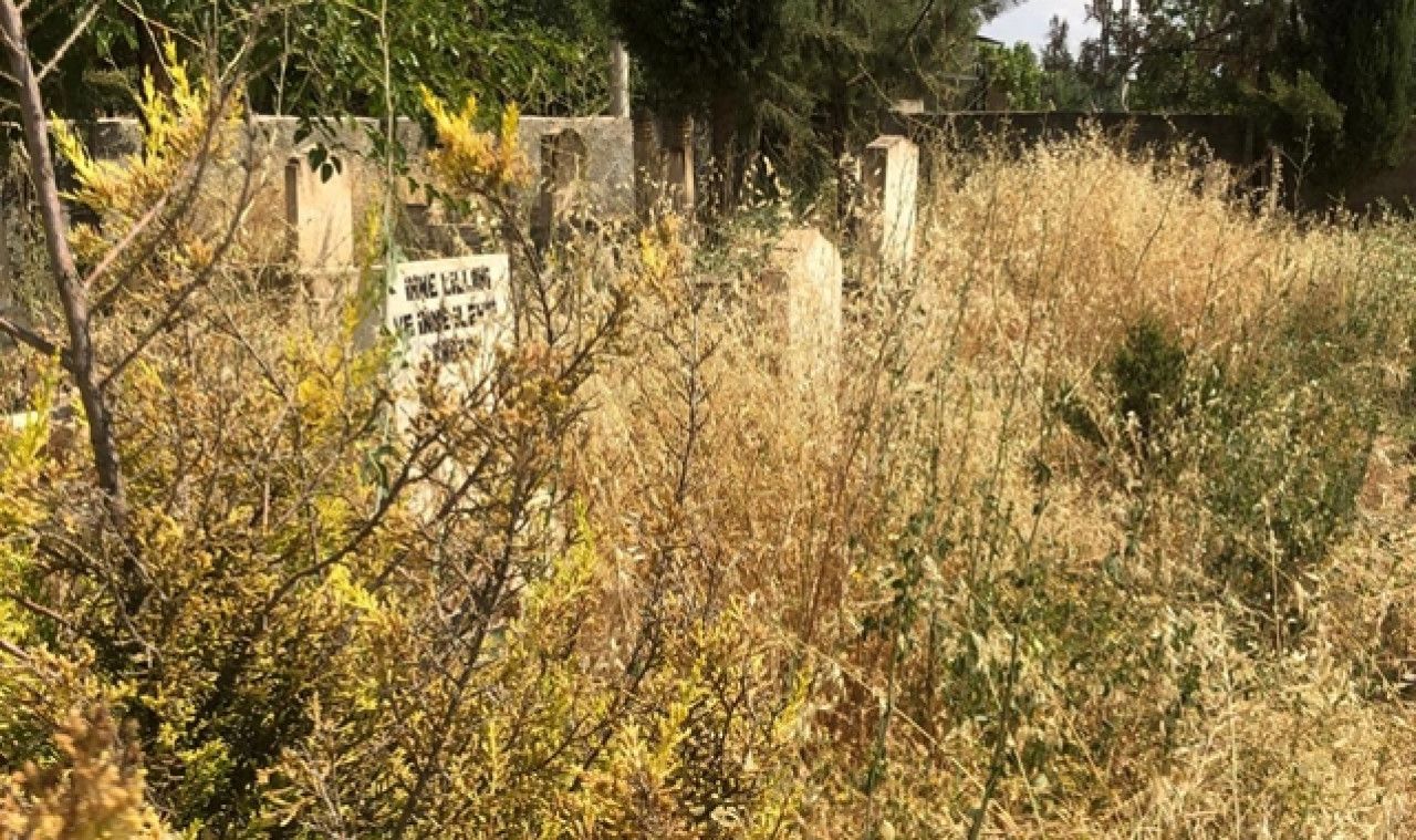 Karaköprü’de aile mezarlığı bakım bekliyor