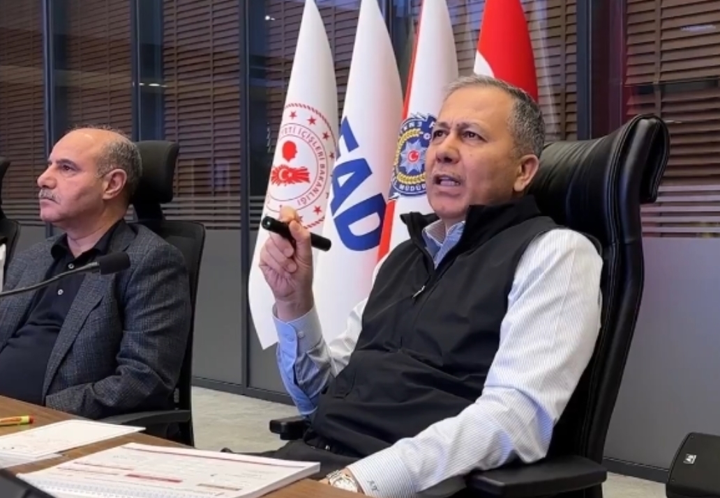 Güvenlik toplantısı bitti... Bakan Yerlikaya'dan tüm sürücülere uyarı!