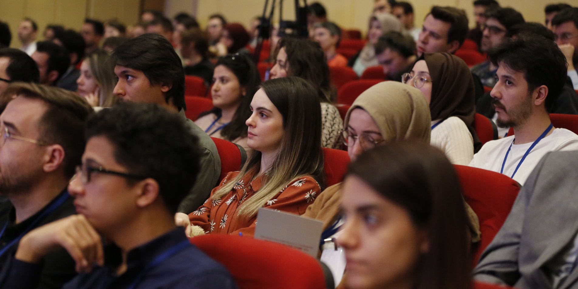 Yüzlerce öğrenciye yurt dışında burslu okuma imkanı