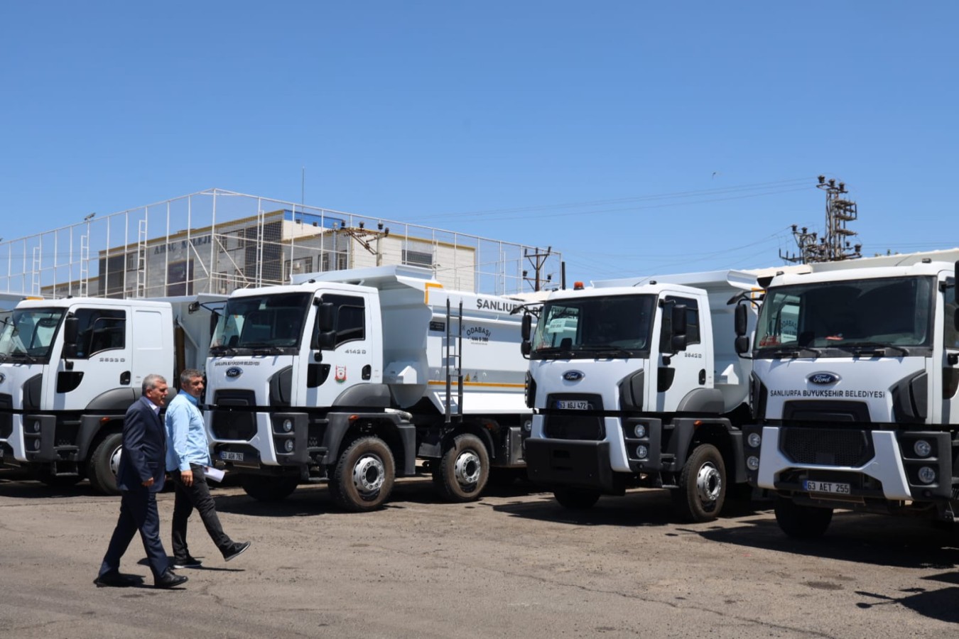 Büyükşehir Belediyesinin filosu yeni kamyonlarla güçlendirildi