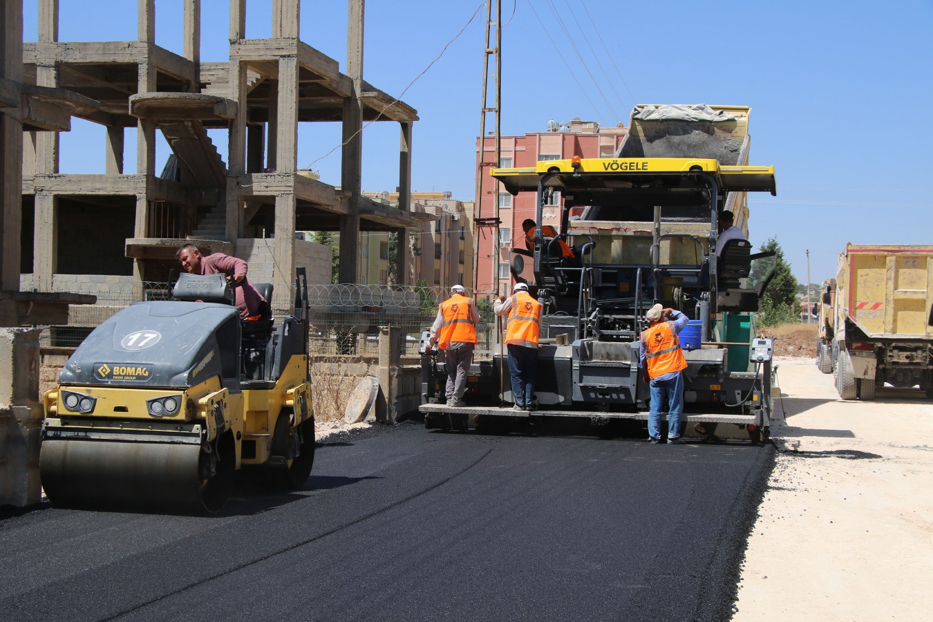 Haliliye merkez mahallelerinde sıcak asfalt çalışmaları devam ediyor
