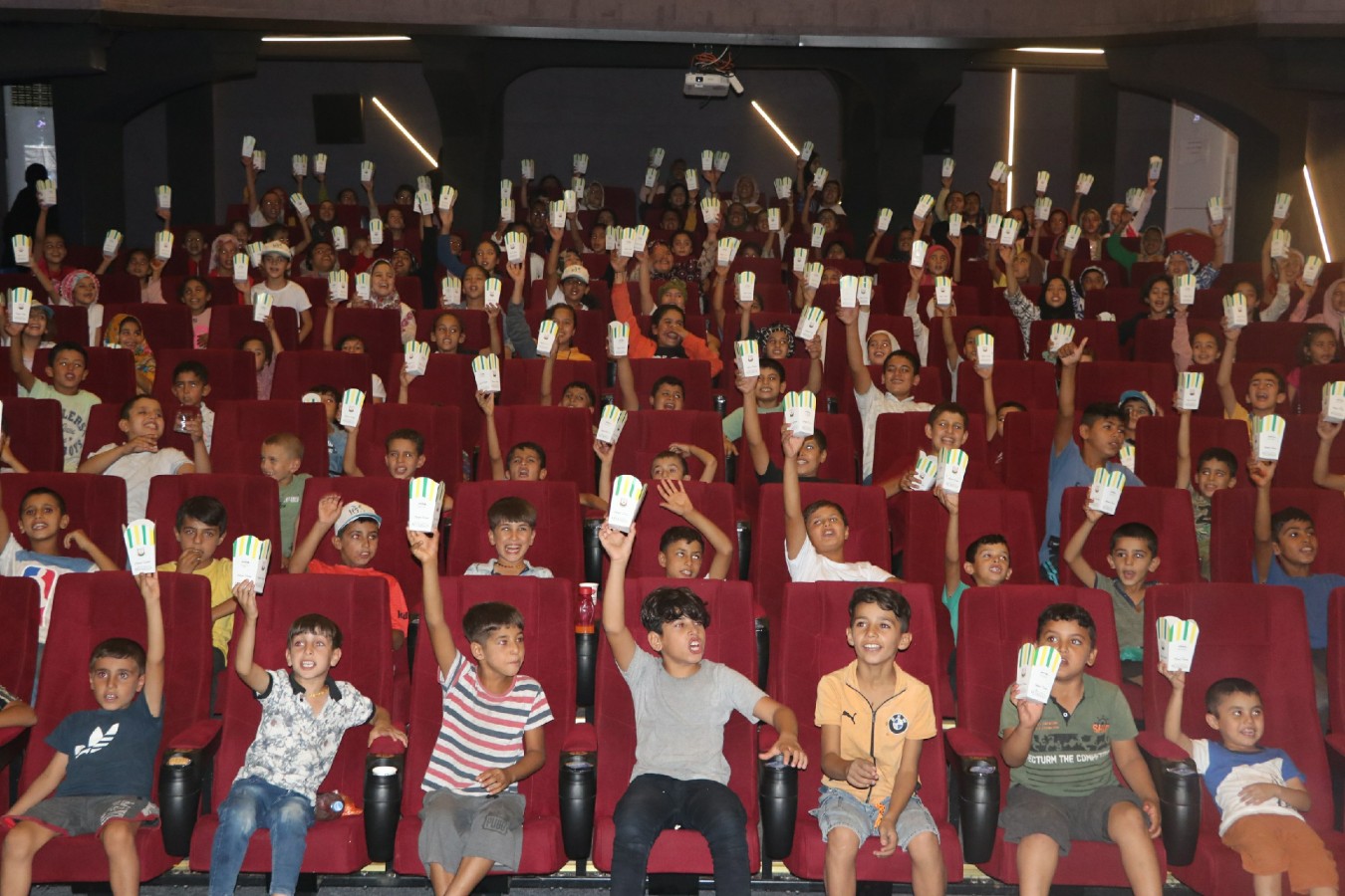 Şanlıurfalı çocuklar dijital sinemayı çok sevdi