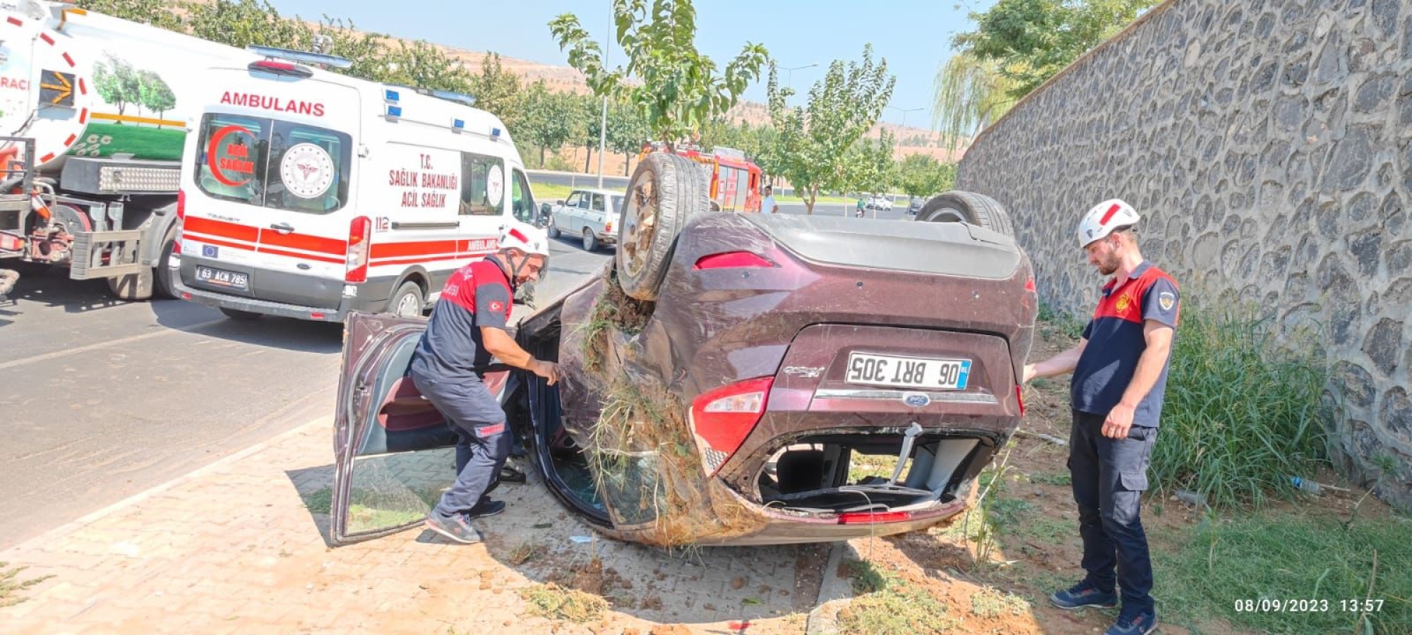 Karaköprü’de otomobil takla attı! 2 yaralı