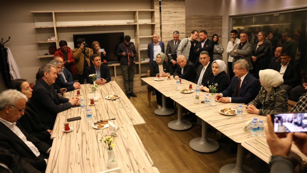 Siyasilerden Sırrı Süreyya Önder'e hastanede ziyaret...