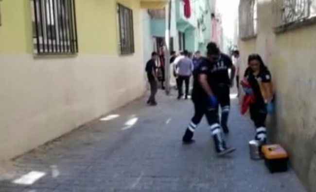 Urfa'da şok olay: Eşi evi terk edince kendini bıçakladı!