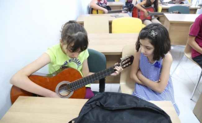 Haliliye’de gençler müzik ile tanışıyor
