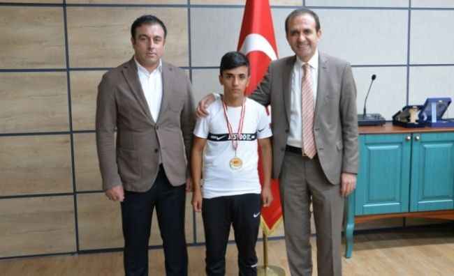 Urfalı gençten rekor: Türkiye'nin en hızlısı!