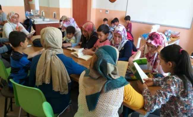 Urfa'da hem gençler hem aileler okuyor