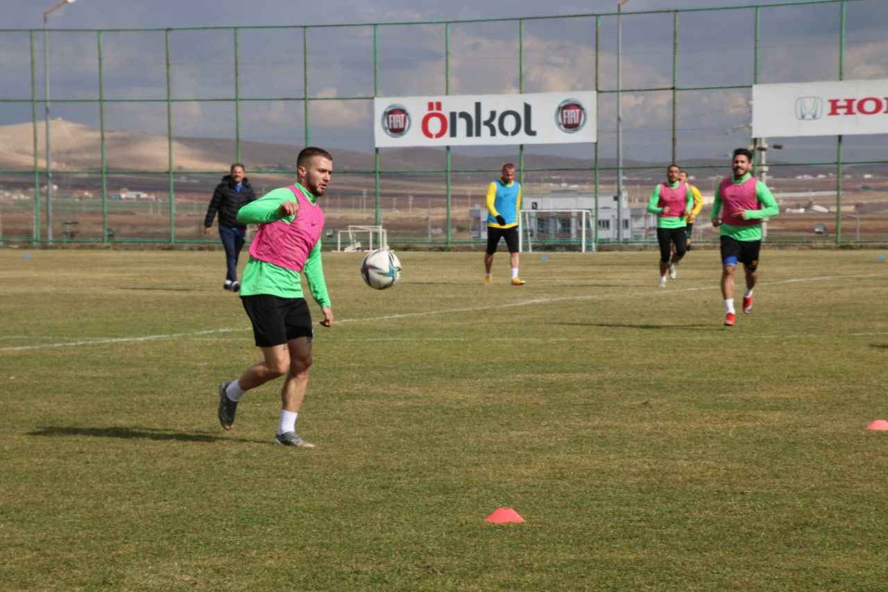 Şanlıurfaspor’da yeni transfer İlyas Bircan ilk antrenmanına çıktı