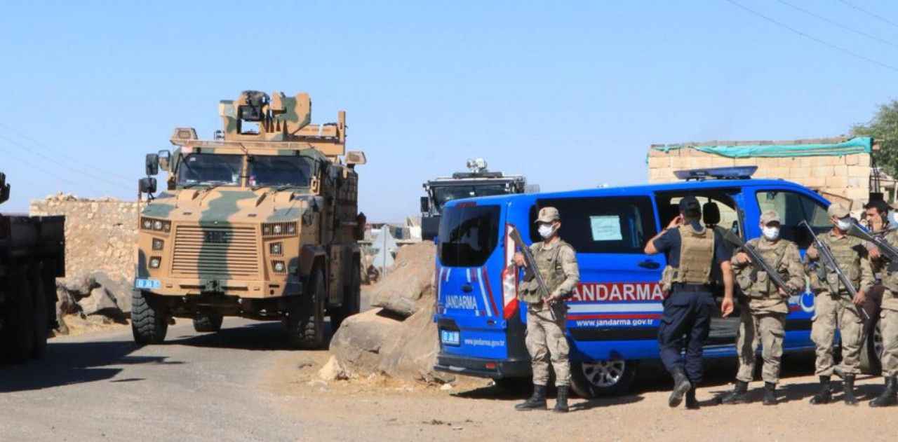 Urfa’da jandarma aracını taşlayanlar gözaltına alındı
