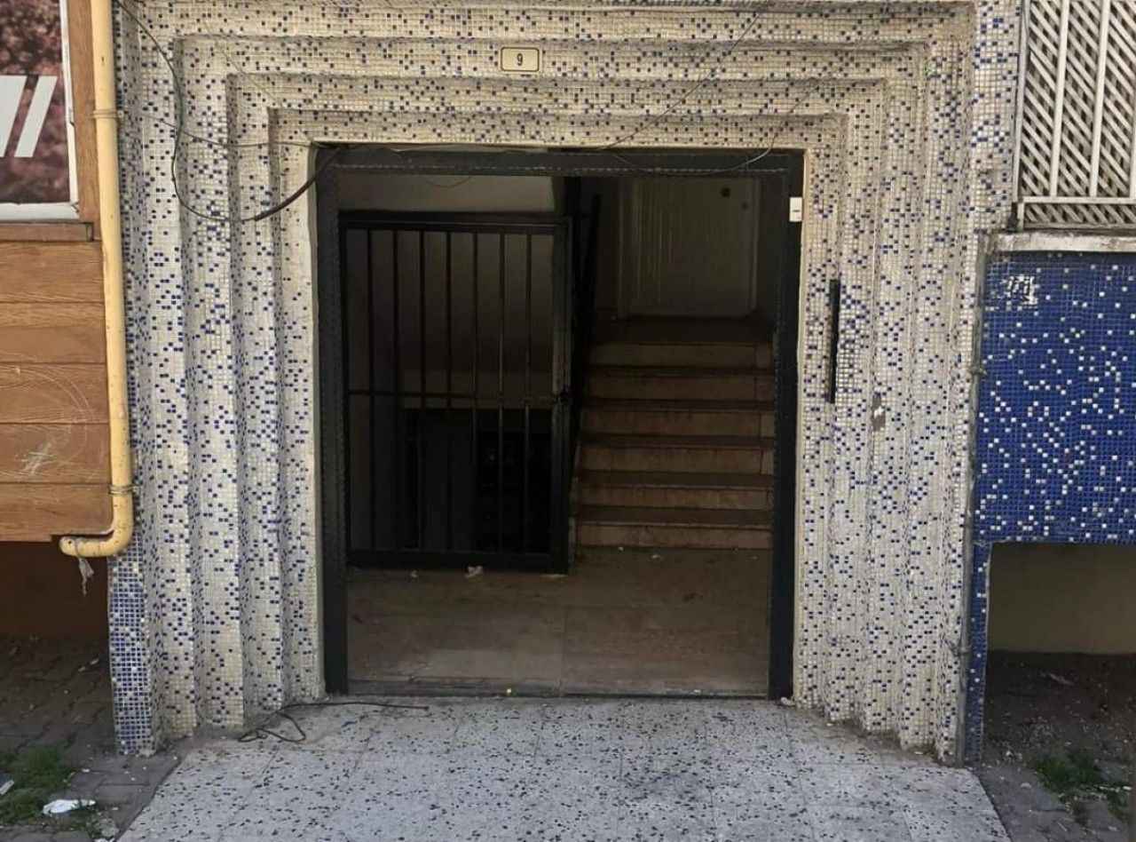 Urfa’da apartmanın giriş kapısını çaldılar