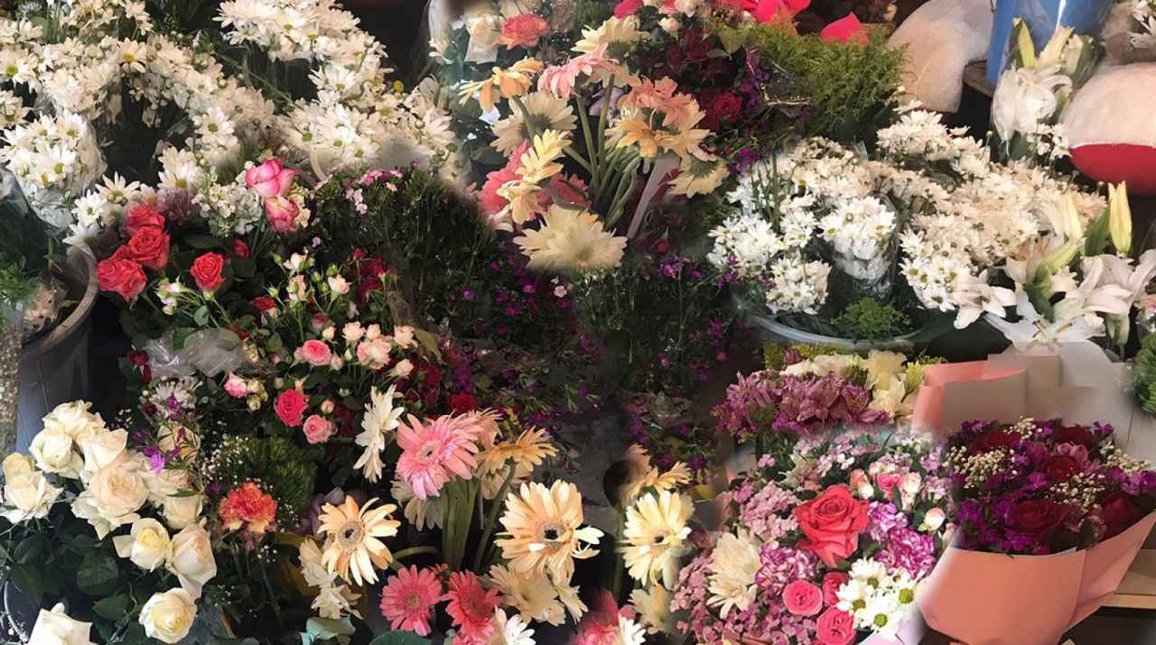 Çiçekçilerde ‘Anneler Günü’ mesaisi