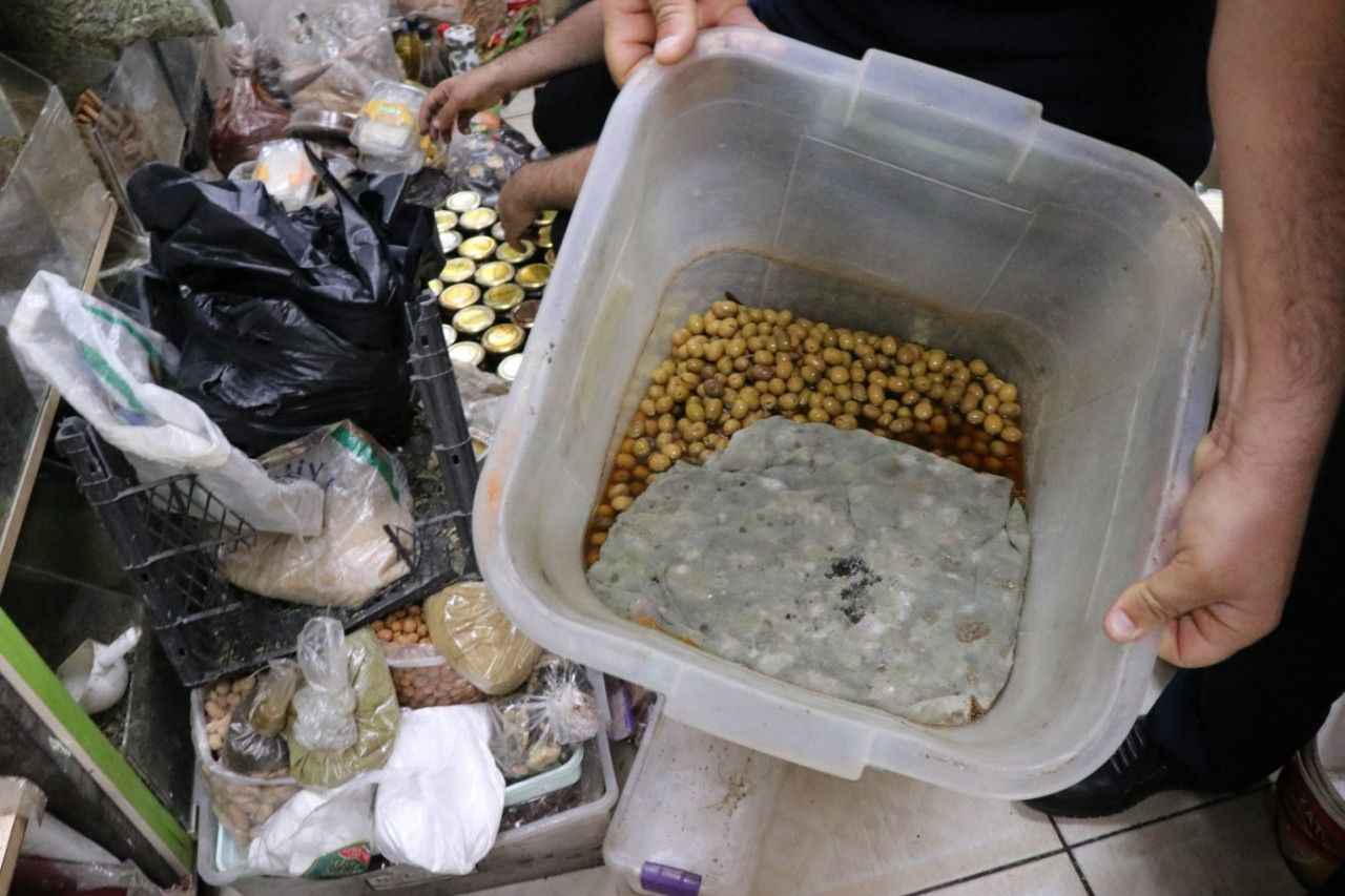 Haliliye’de imha edildi! 4 bin ürün ve yarım ton yiyecek
