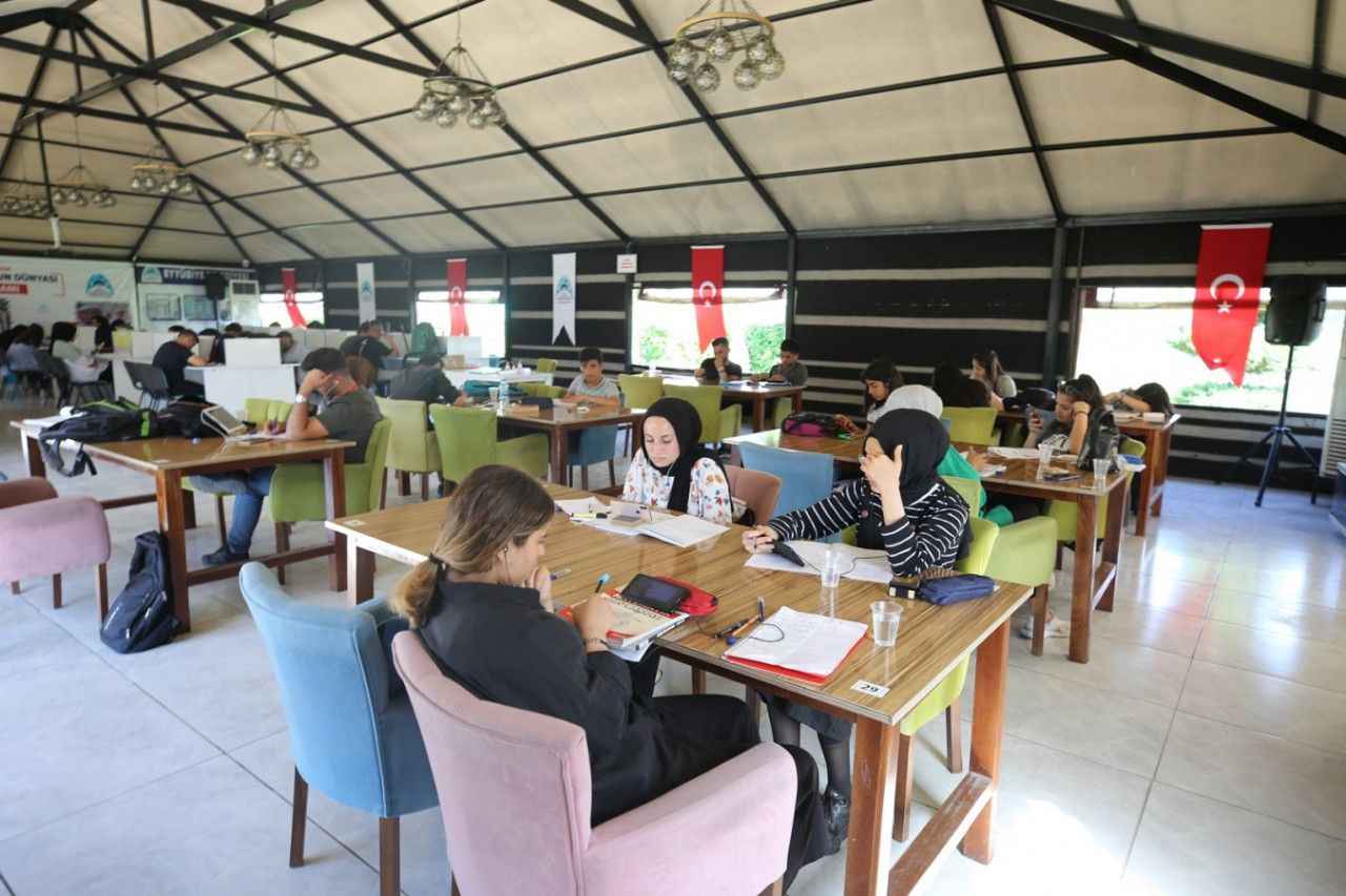 Eyyübiye Belediyesi’nden gençlere ücretsiz deneme sınavı