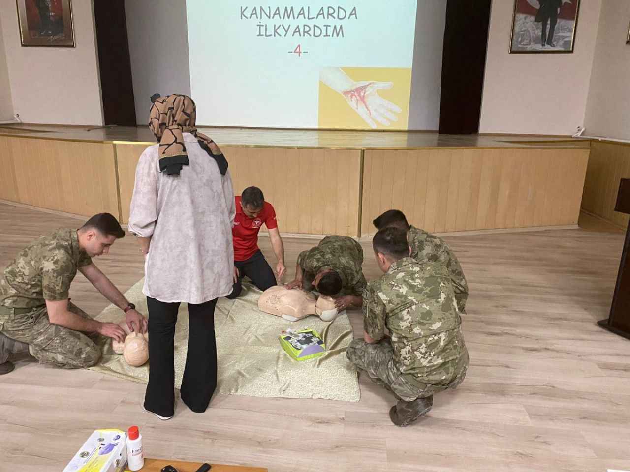 Askerlere ilk yardım eğitimi