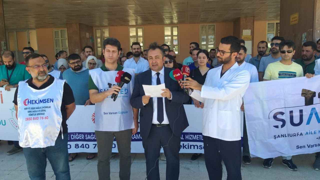 Urfa’da sağlıkçılar hakları için iş bıraktı