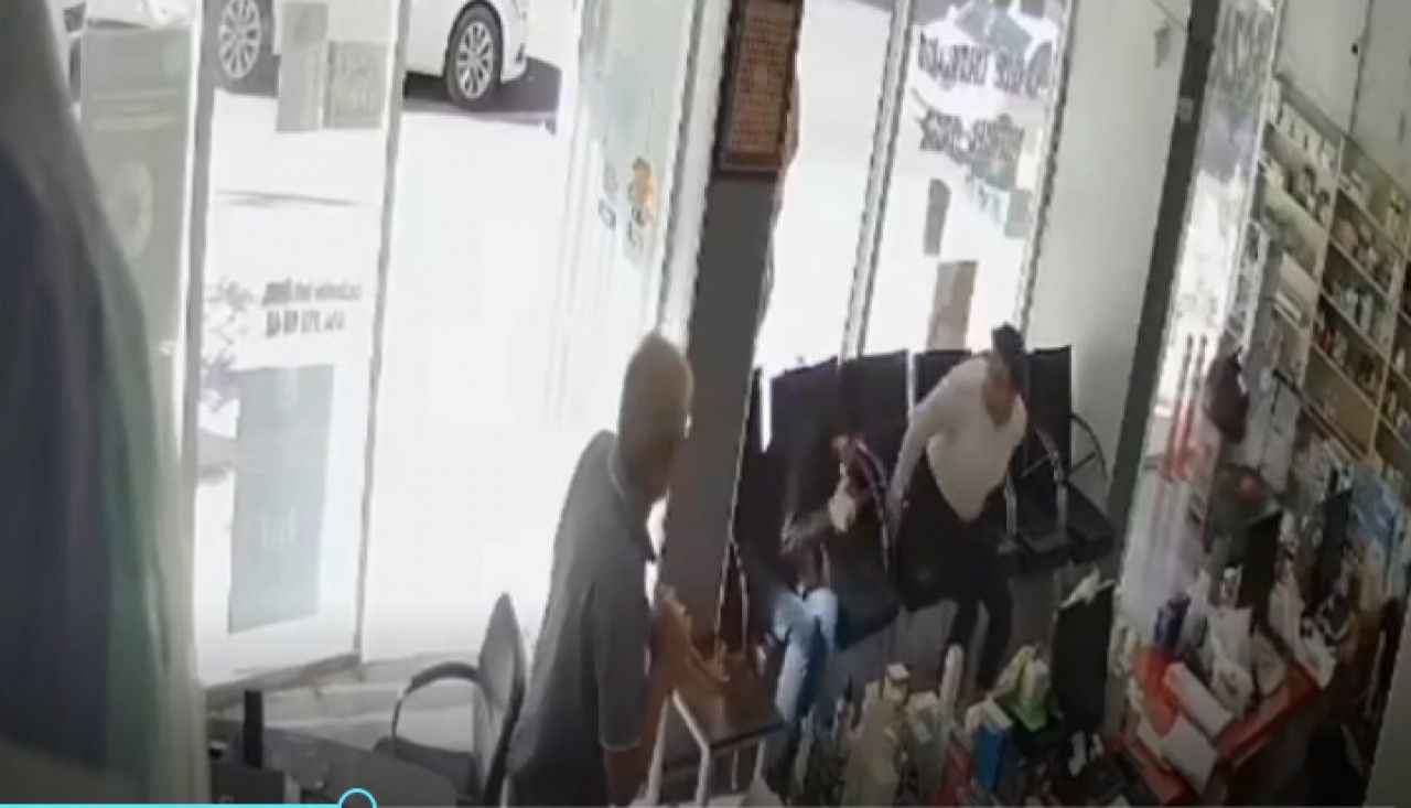Saldırı anı güvenlik kamerasında

Urfa’da eczaneye silahlı saldırı anı güvenlik kamerasında