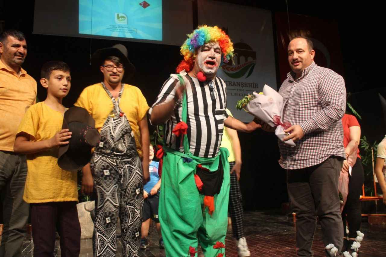 Viranşehir Belediyesi'nden çocuklara tiyatro gösterisi