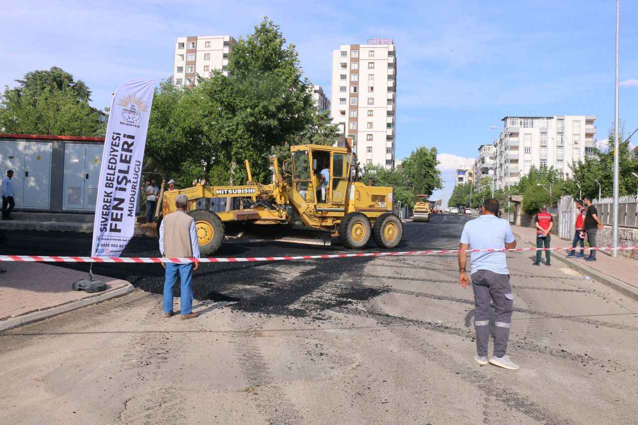 Siverek’te sıcak asfalt çalışmalarına başlandı