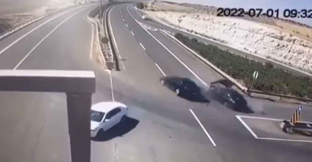 Urfa'da korkunç kaza kameralarda! İzleyenlerden çağrı