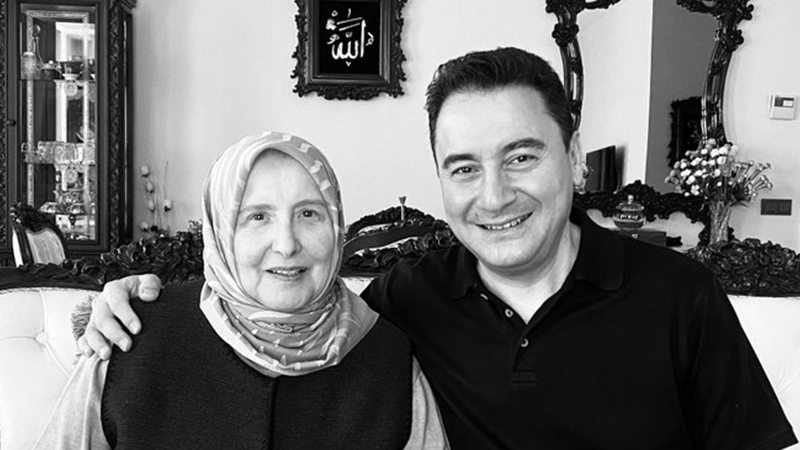 Ali Babacan'ın acı günü... Annesi Güneri Babacan hayatını kaybetti