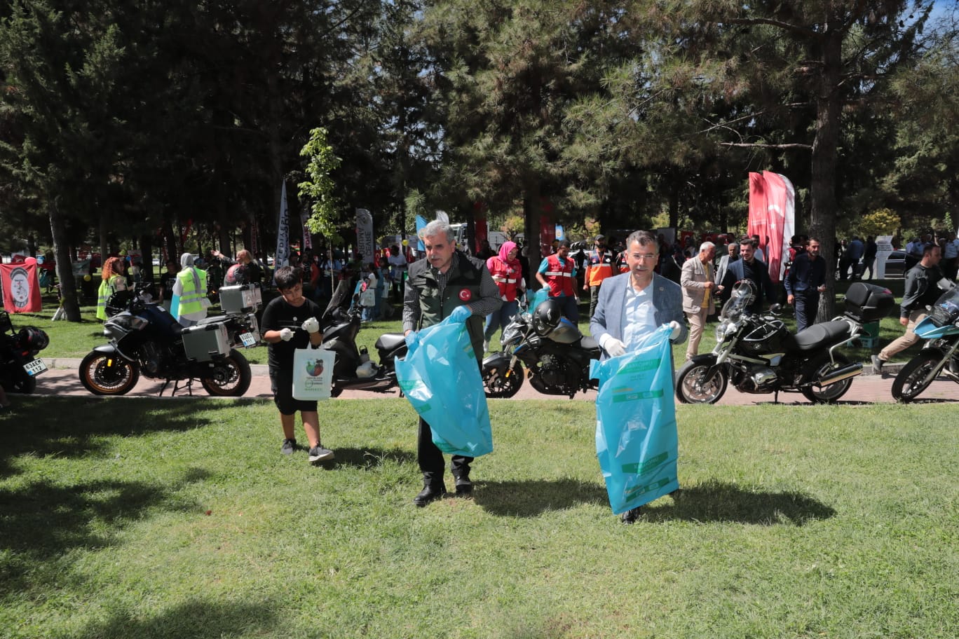 Urfa’da doğaya atılan atıklar toplandı